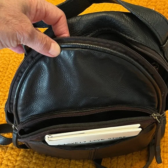 Born Black Leather Womens Purse/Backpack - Picture 4 of 8